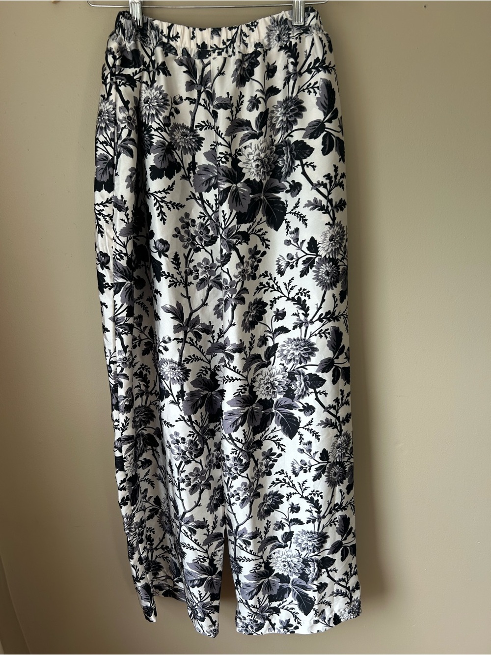 Maeve by Anthropologie Black and White Floral Silk Balloon Parachute Pants, M - Picture 4 of 5
